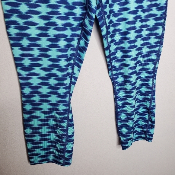 Nike Dri-Fit Blue Printed Run Relay Crop Leggings - Picture 10 of 12
